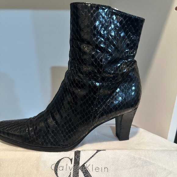 Vintage Y2K Calvin Klein Black Snakeskin Ankle Boots, Size 7M - Picture 4 of 16